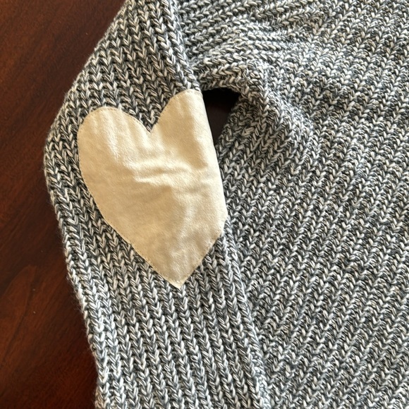 Boohoo Wear Your Heart On‎ Your Sleeve Sweater - Picture 2 of 9